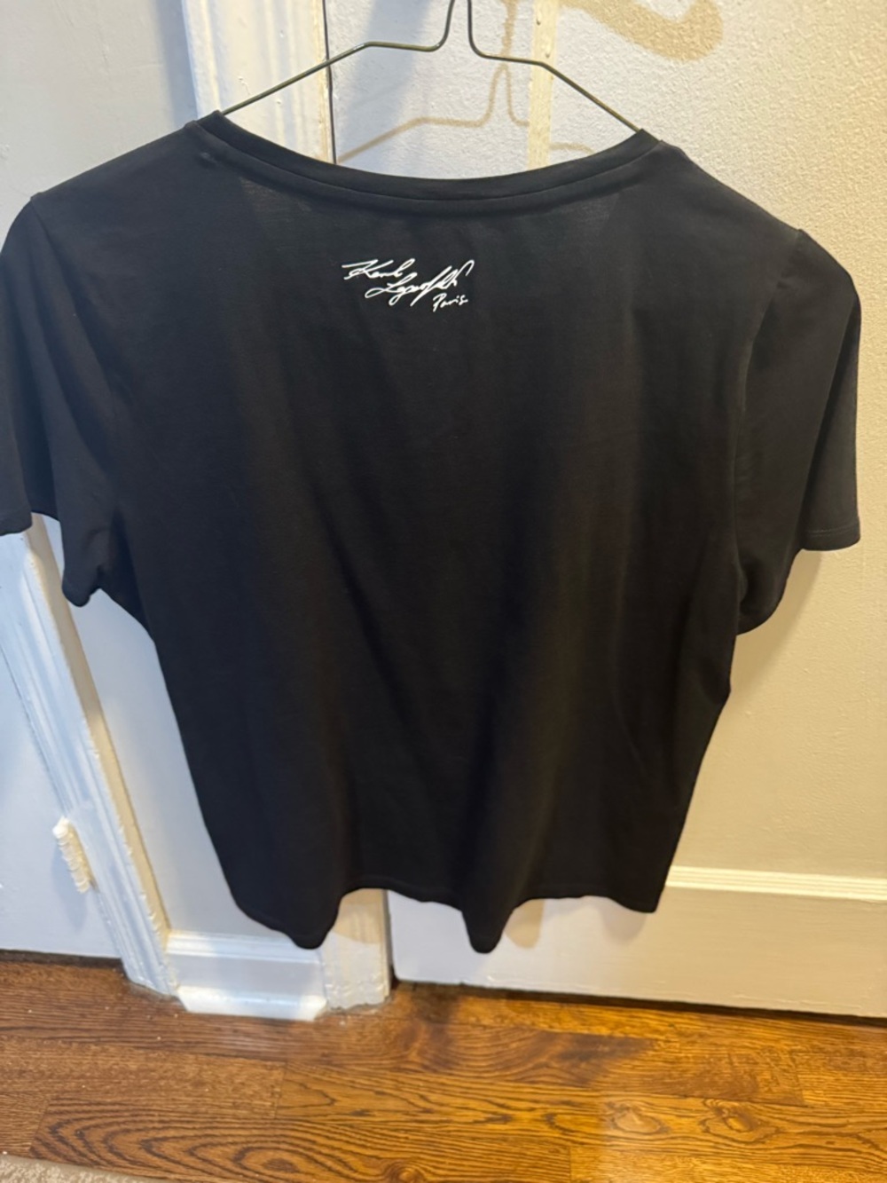 NWOT Karl Lagerfeld Women’s Black Tee w White Paris Icons - Picture 9 of 9